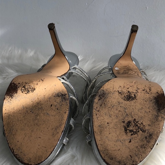 Silver heels - Picture 3 of 3
